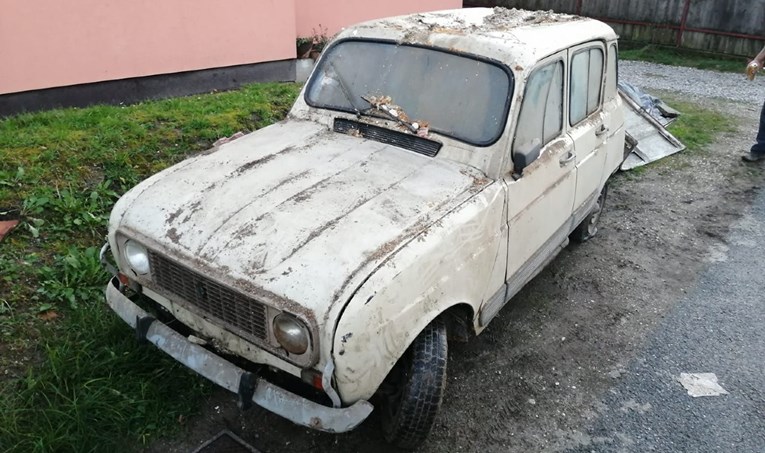 Renault 4 nađen ispod ruševina ide u obnovu i postaje simbol stradanja Petrinje
