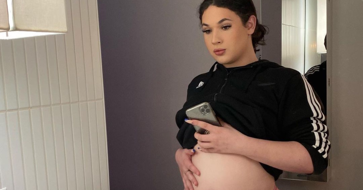Transseksualna tinejdžerica, rođena s muškim spolnim organima, 4 je mjeseca trudna