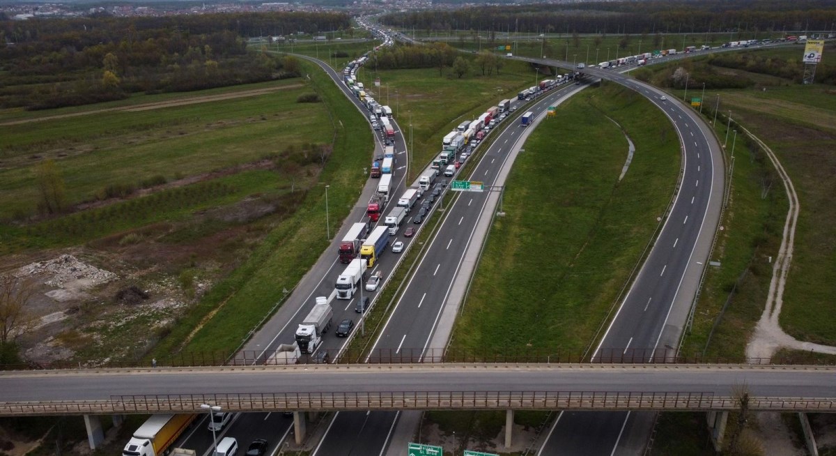 FOTO Pogledajte prizore iz zraka: Kolaps na autocesti oko Zagreba, kolone su ogromne