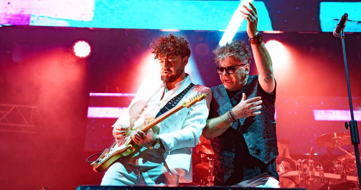 Crvena Jabuka odala počast Halidu Bešliću u Areni Zagreb: "Bio je velik u svemu"