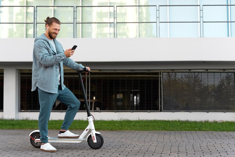 Od A do B na struju: Zašto su električni romobili postali zvijezde Zagreba