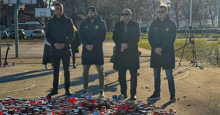 Zajec, Ademi i Mišić zapalili svijeće ispred škole u Prečkom