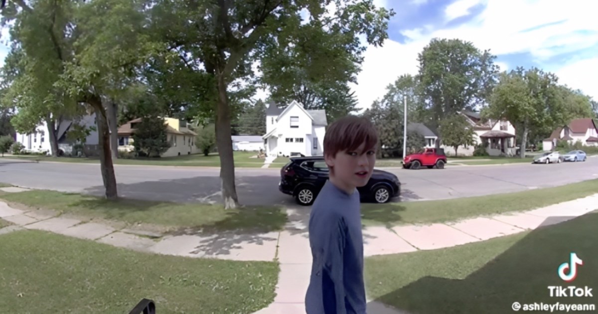 Klinac pozvonio susjedima, ali nije pobjegao. Njegova poruka postala je viralna