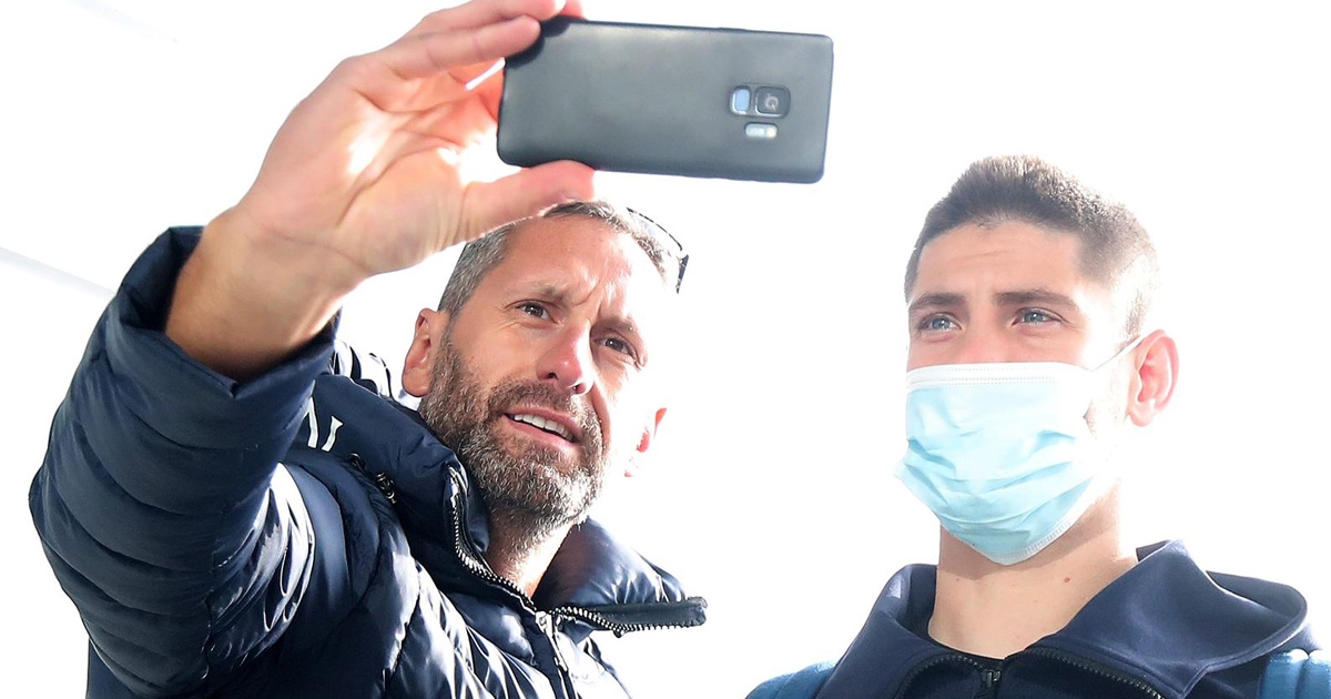 VIDEO, FOTO Dalić poveo igrače na Maltu, neki se slikali ispred zračne luke
