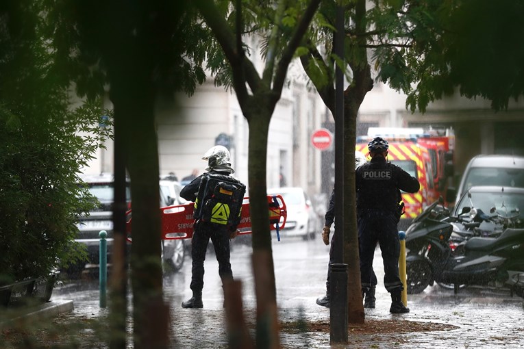 Sedmero uhićenih zbog napada sjekirom kod bivšeg ureda Charlie Hebdoa