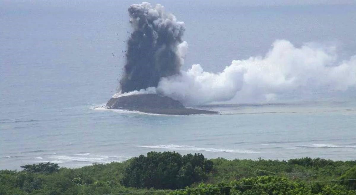 FOTO U moru kod Japana se pojavio novi otok
