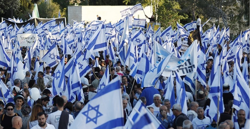 Izraelci masovno prosvjedovali u Jeruzalemu u znak podrške kontroverznoj reformi