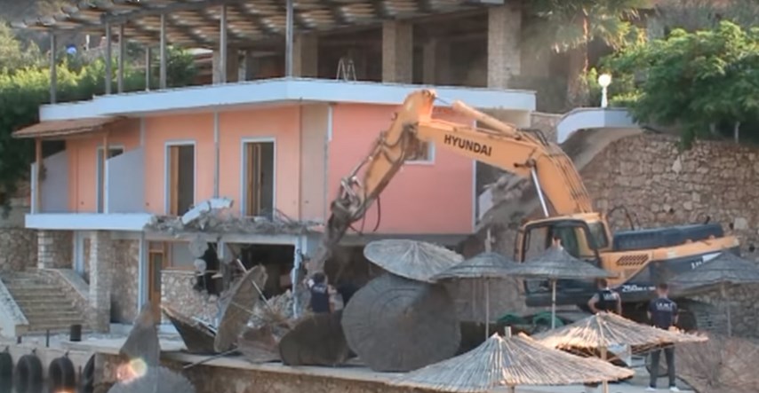 VIDEO Albancu koji je divljački napao turiste restoran sravnili sa zemljom