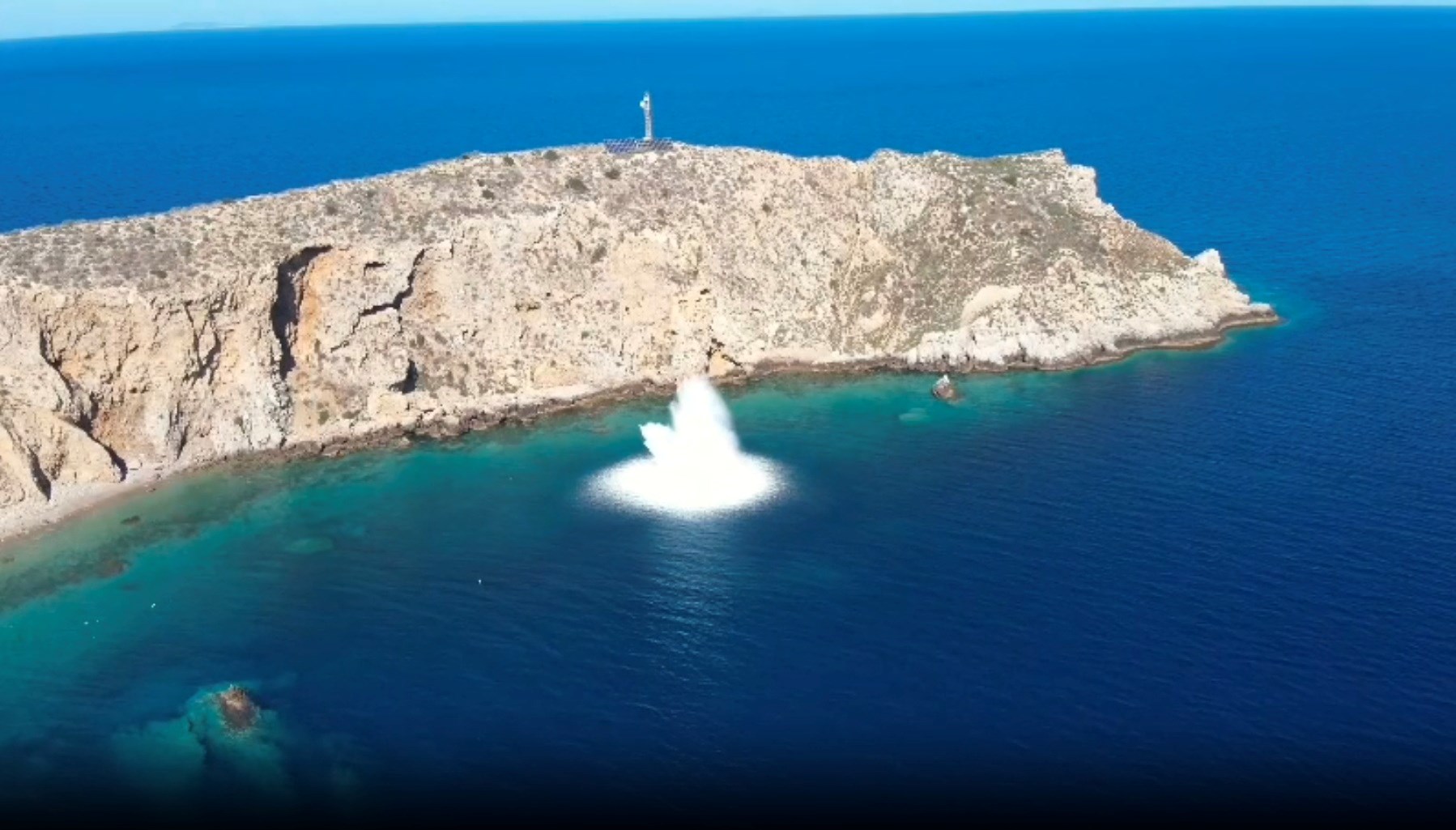 U moru uz Palagružu uništena bomba iz Drugog svjetskog rata, pogledajte snimku