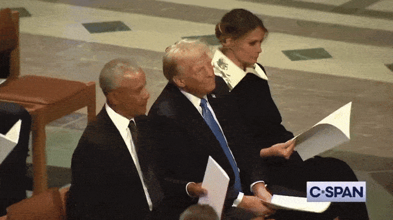 Bush potapšao Obamu po trbuhu na ispraćaju Jimmyja Cartera, Trumpa nije pozdravio