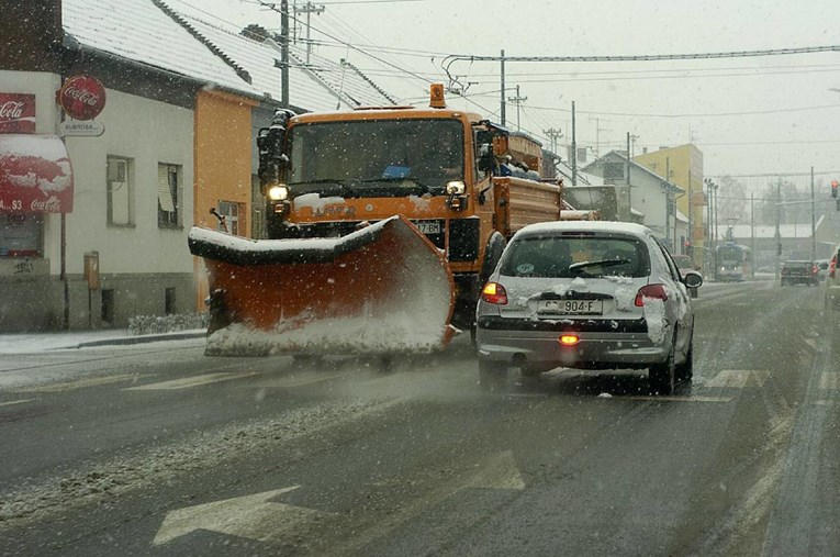 U Osijeku potrošeno 120 tona soli: "Sol ne djeluje na -10, moramo je baciti ranije"