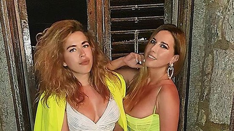 Nives Celzijus objavila fotku sa sestrom, fanovi oduševljeni: Zgodne seksi seke