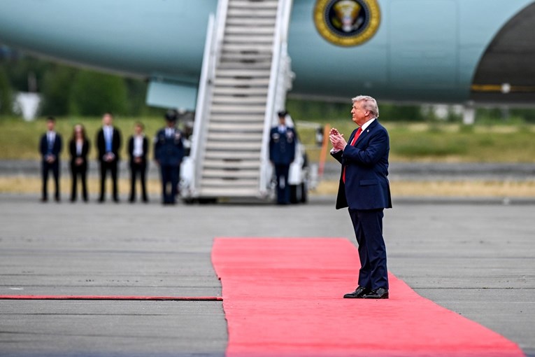 VIDEO Trump zapljeskao dok mu je Putin prilazio