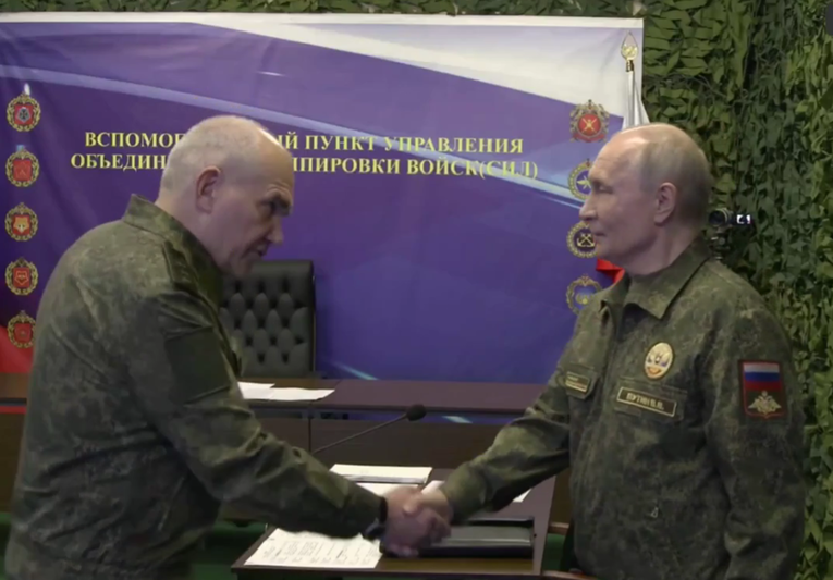 Putin u uniformi: Gradimo sigurnosnu zonu