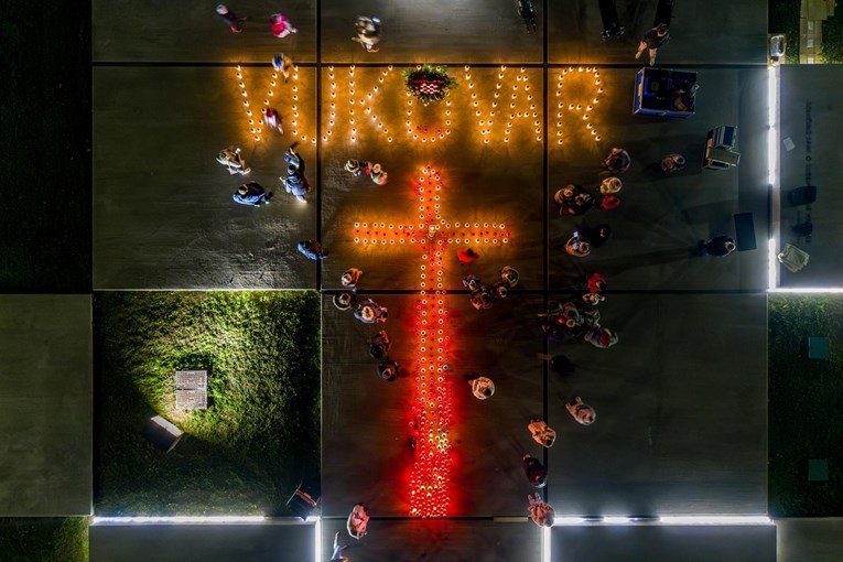 Fotke iz zraka: Ovako je Zagreb odao počast Vukovaru