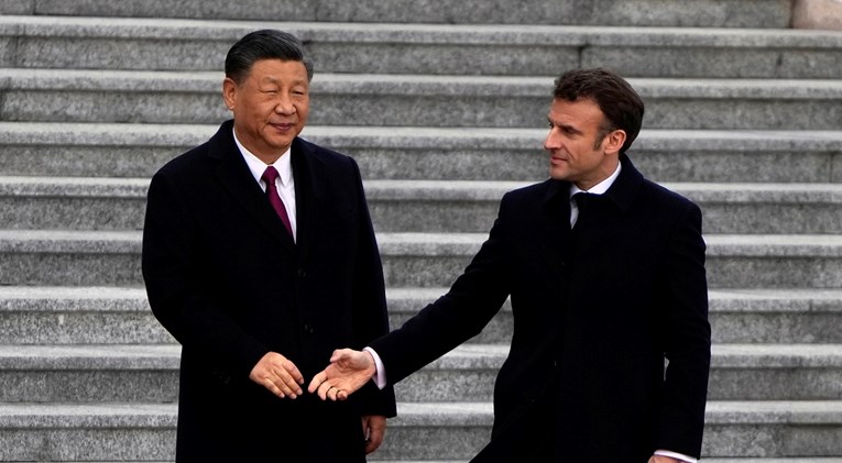 Trump: Macron ljubio dupe kineskom predsjedniku