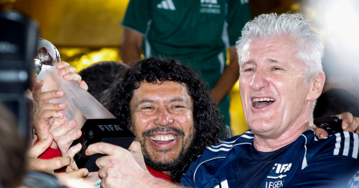 Davor Šuker osvojio Legends Cup pa se rasplesao. Pogledajte snimku