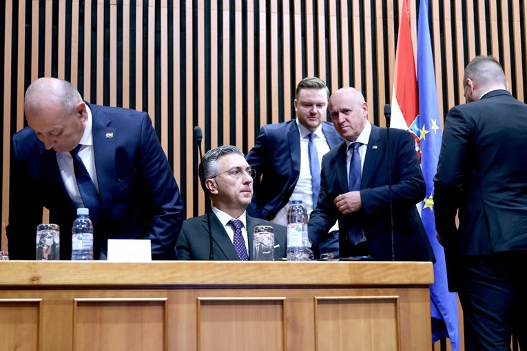 Vlada hitno donosi sporan zakon, oporba ih žestoko prozvala u saboru