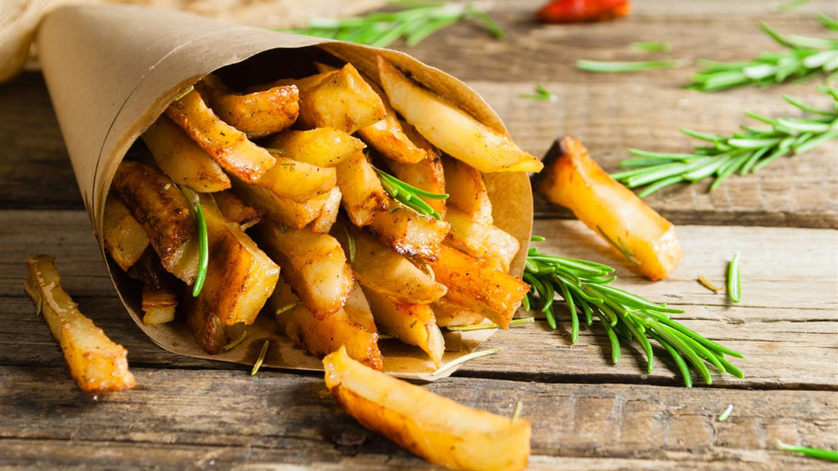 Puno jednostavniji način za pečenje pomfrita, a rezultat je najhrskaviji