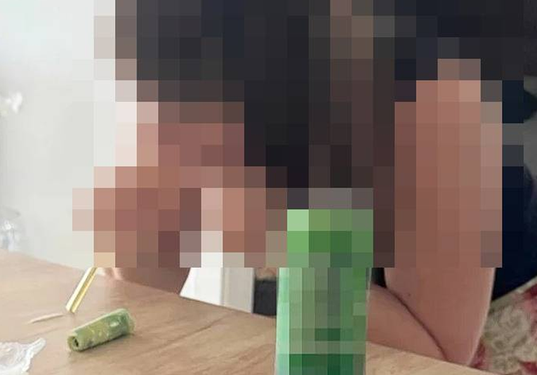 Liječnica hitne medicine snimljena kako šmrče kokain?