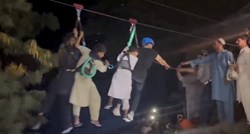 VIDEO Učitelj i učenici satima visjeli u žičari u Pakistanu, svi su spašeni