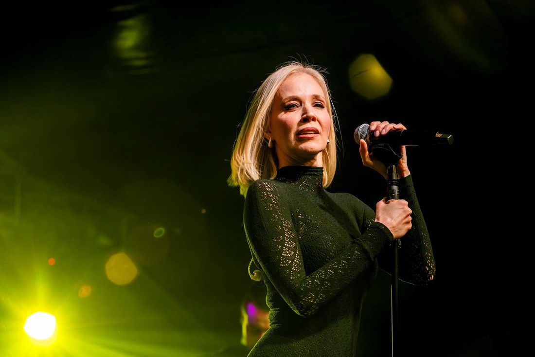 Jelena Rozga pokazala kako se nosi "gola" haljina