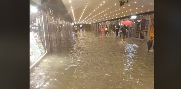 FOTO Pogledajte pothodnik u Importanne centru u Zagrebu, poplavljen je