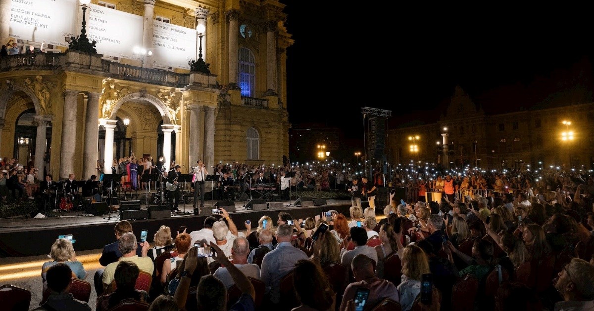 Dok Thompsonovi fanovi partijaju u centru, koncert ispred HNK-a otkazan zbog kiše