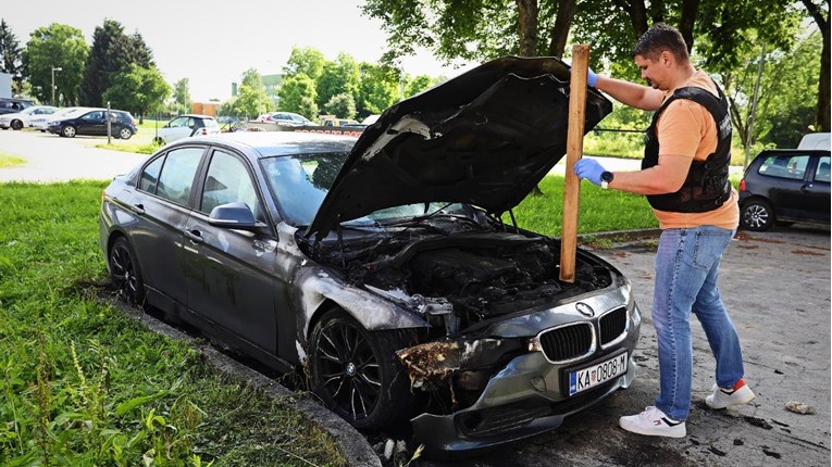 FOTO I VIDEO U Karlovcu planuo BMW pravosudnog policajca