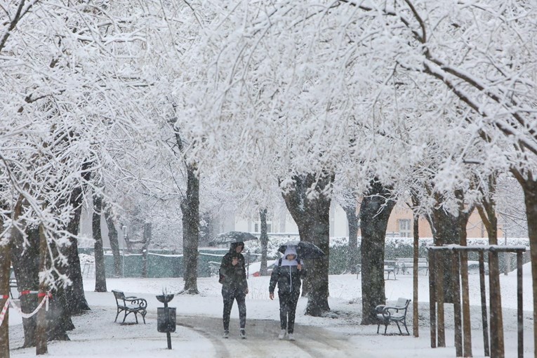 FOTO Snježna idila u Karlovcu