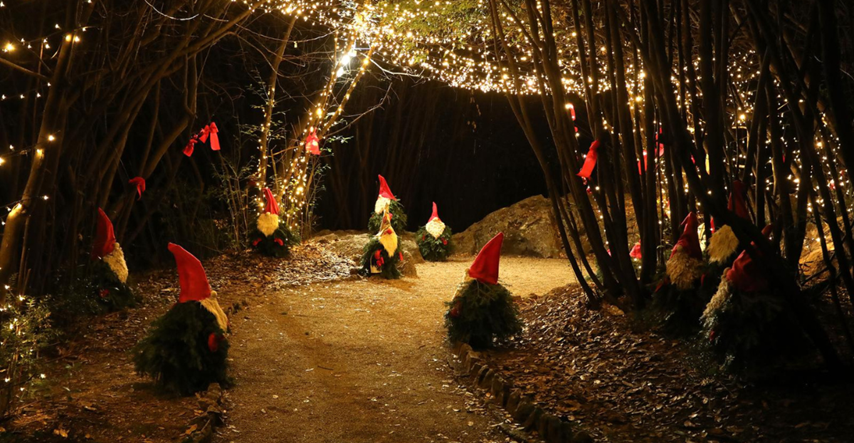FOTO Božićna čarolija u Opatiji: Park je ukrašen šumom patuljaka, izgleda predivno