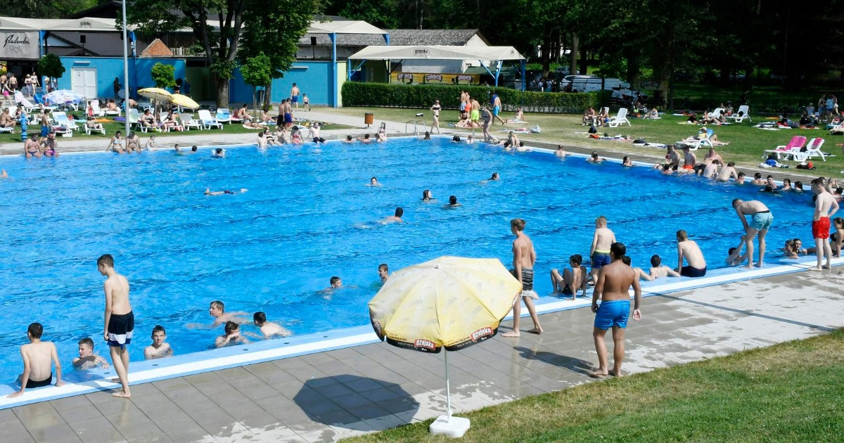 Siščani ljuti zbog novog pravila na bazenu: "Hoćete li zabraniti i kupaće kostime?"
