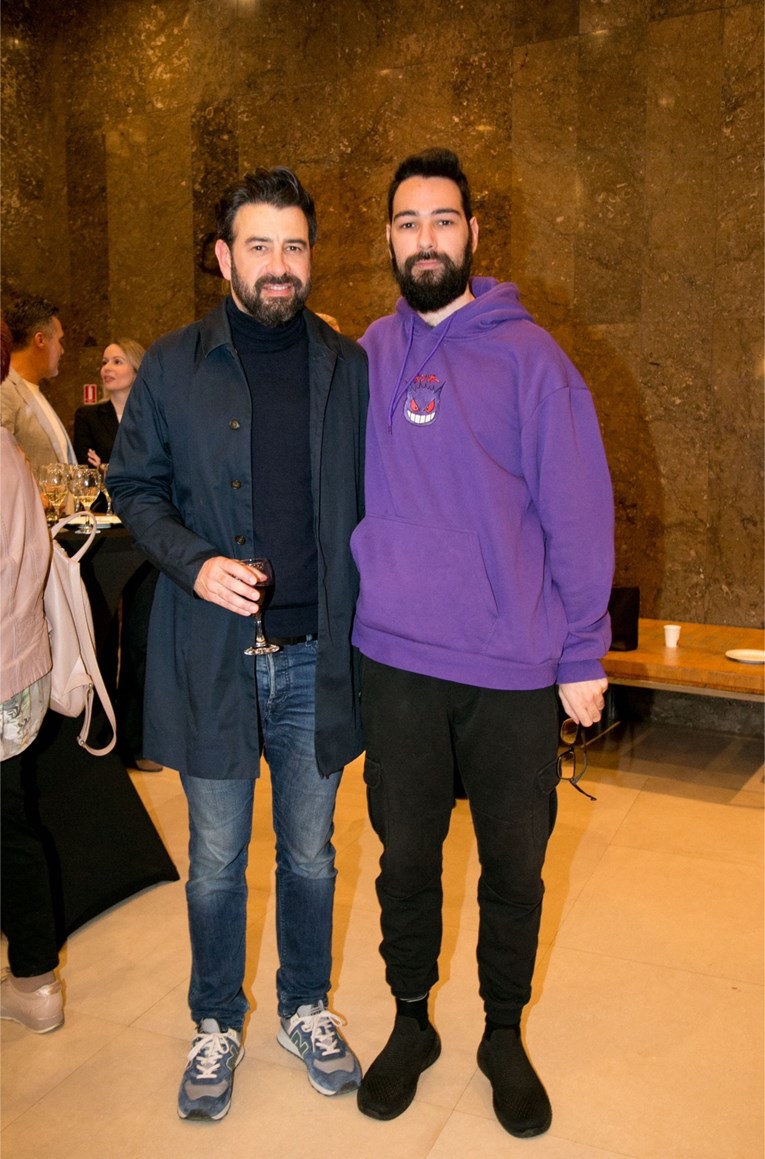 Janko Popović Volarić na premijeru predstave došao sa sinom, zajedno su pozirali