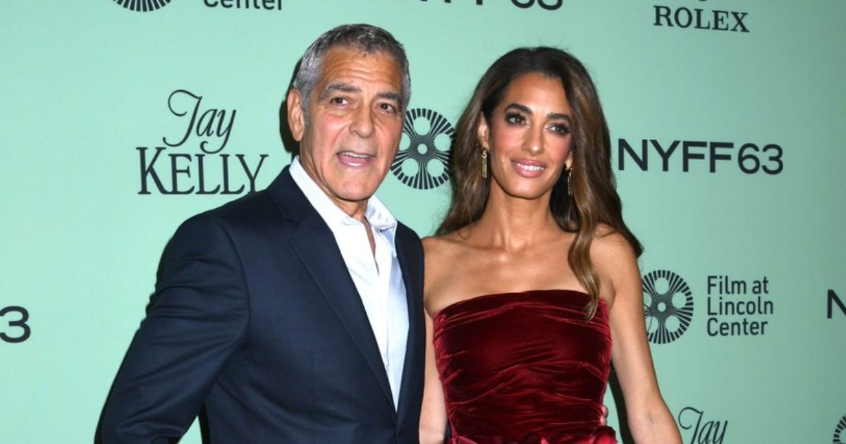 Amal Clooney u cvjetnoj haljini prkosi tmurnim jesenskim trendovima