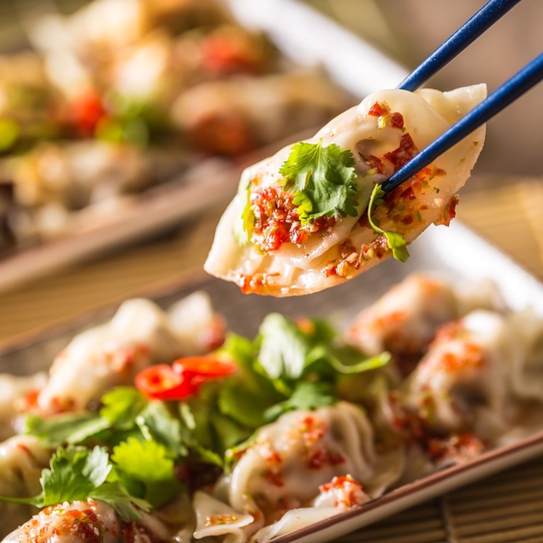 Brz i genijalan ručak: Zapečene gyoze iz jedne posude gotove u 20 minuta