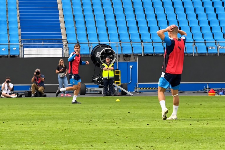 VIDEO Suigrači se hvatali za glavu zbog golčine Marija Vuškovića na 1. treningu HSV-a