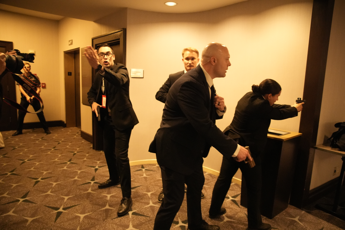 Teško naoružan pucao na Trumpovoj gala večeri. Sve je više pitanja oko osiguranja