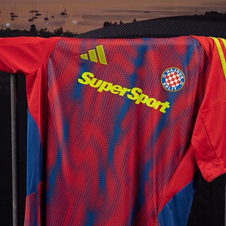 Navijači čekali Rebića, dočekali dres i razočarali se: Bit će odmah na 50% sniženja