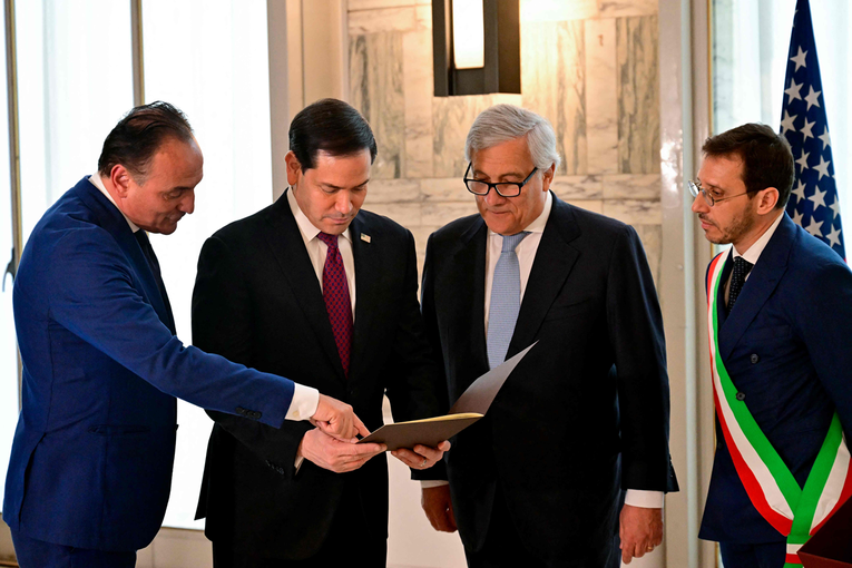 Talijanski šef diplomacije uručio Rubiju dokument o obiteljskom stablu