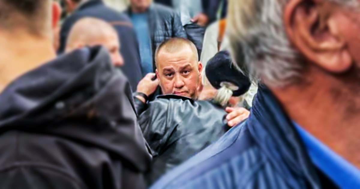 Halidovu sinu prilazili ljudi izraziti sućut, on poručio: "Neka ih, nije mi problem"