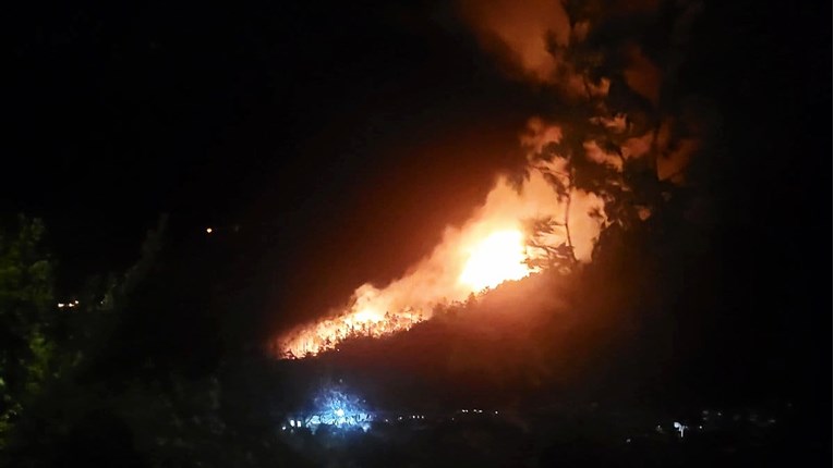 Požar u Crikvenici pod kontrolom, opet gorjela borova šuma