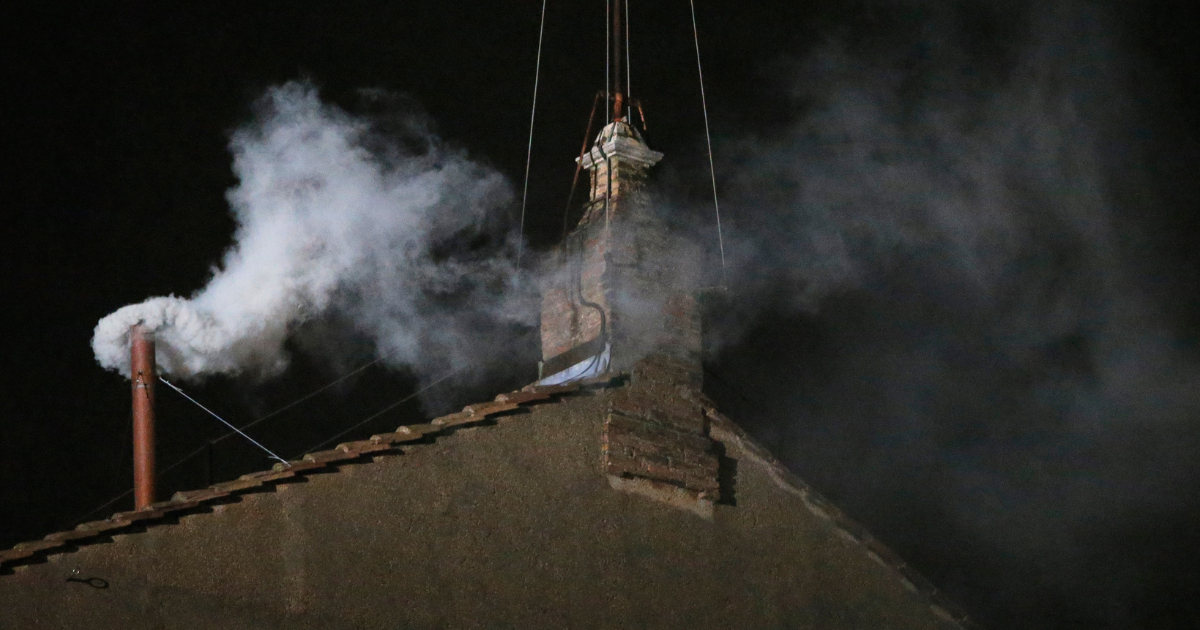 Što znači ako dim iz dimnjaka Sikstinske kapele ne bude ni crn ni bijel?