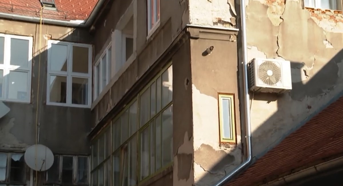Stanar zgrade u kojoj država ima stanove: Skoro 2 godine smo čekali početak obnove