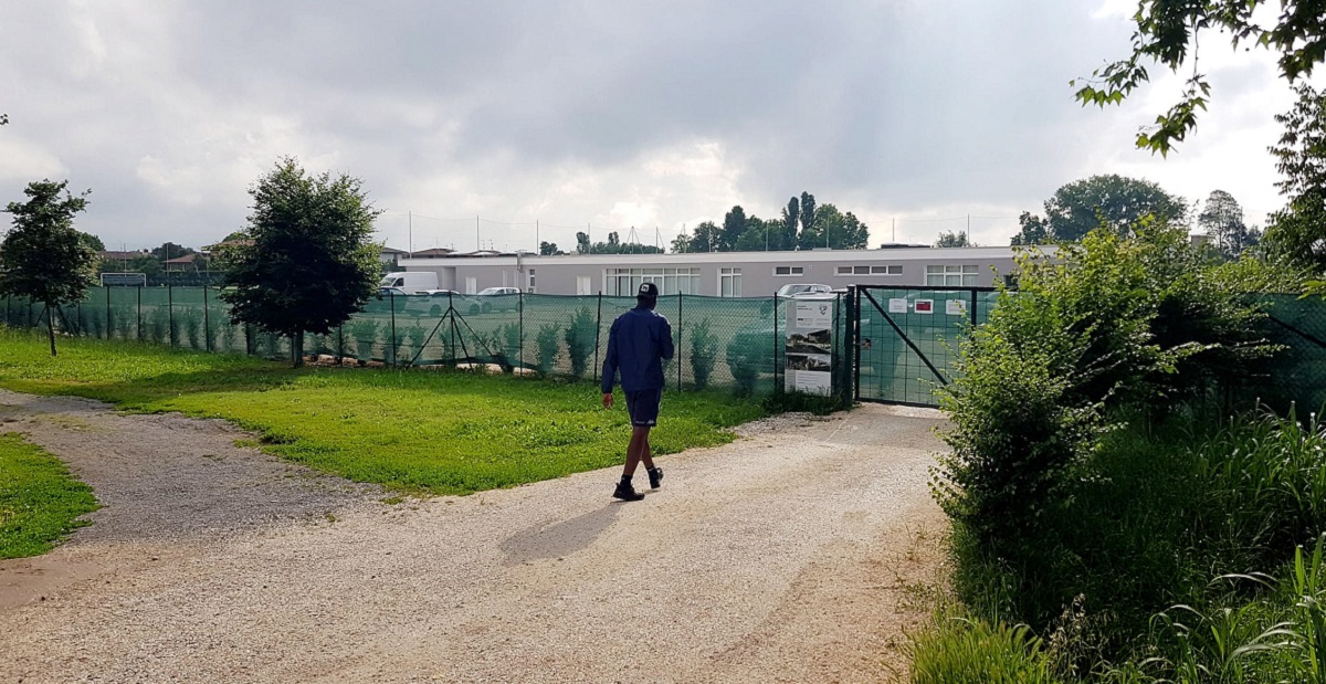 Procurio video na kojem se vidi kako zaštitar tjera šokiranog Balotellija iz kampa
