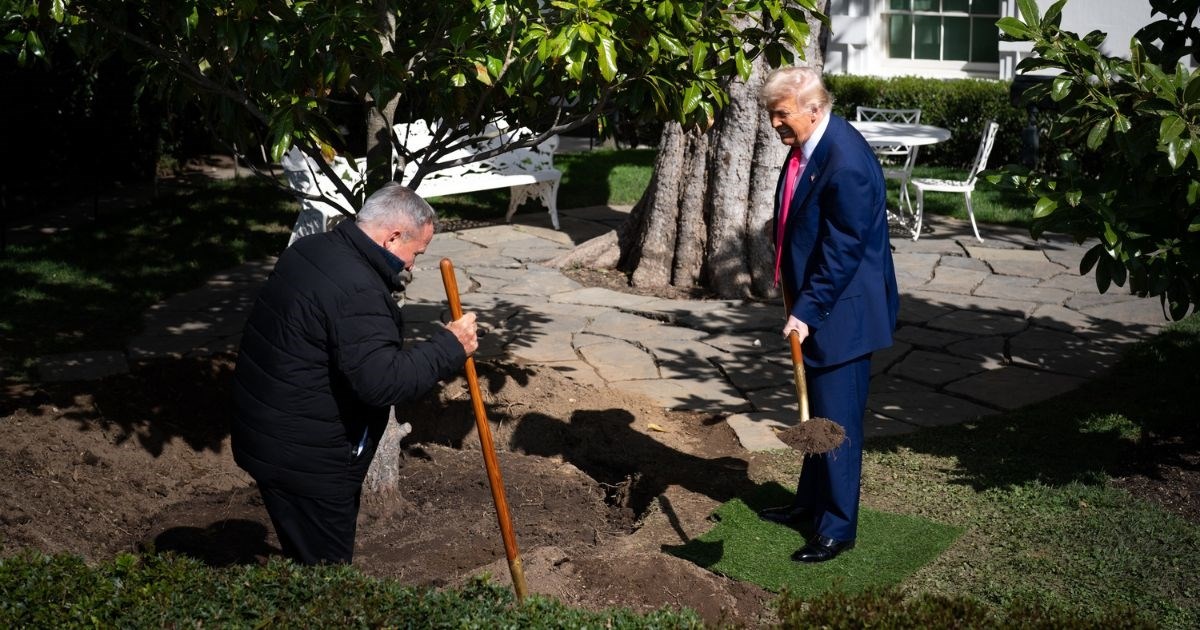 Donald Trump posadio MAGAnoliju u vrtu Bijele kuće