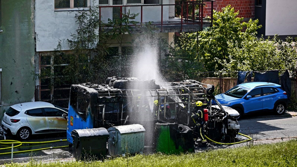 VIDEO ZET-ov bus se zapalio u vožnji, cijeli je izgorio