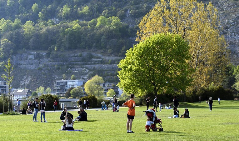 Švicarska planira postupno otvaranje, prvo će početi raditi obrti pa škole