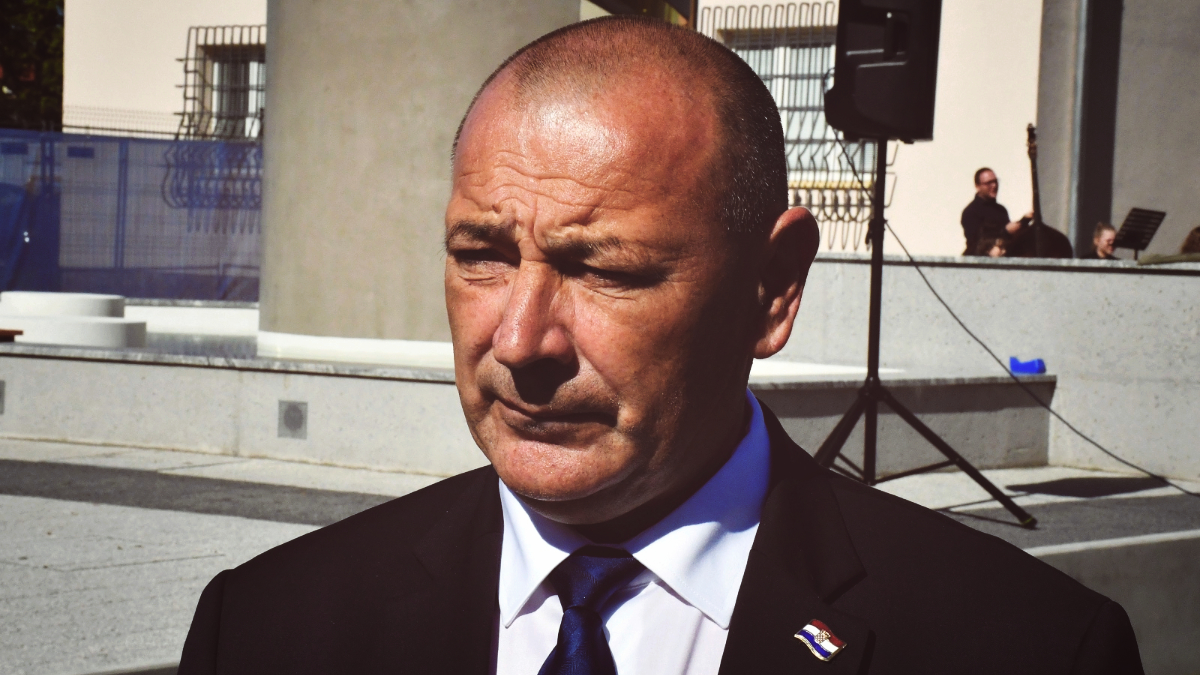 Medved na otkrivanju spomen-obilježja u Pakracu: Mladi, ne odlazite iz Hrvatske