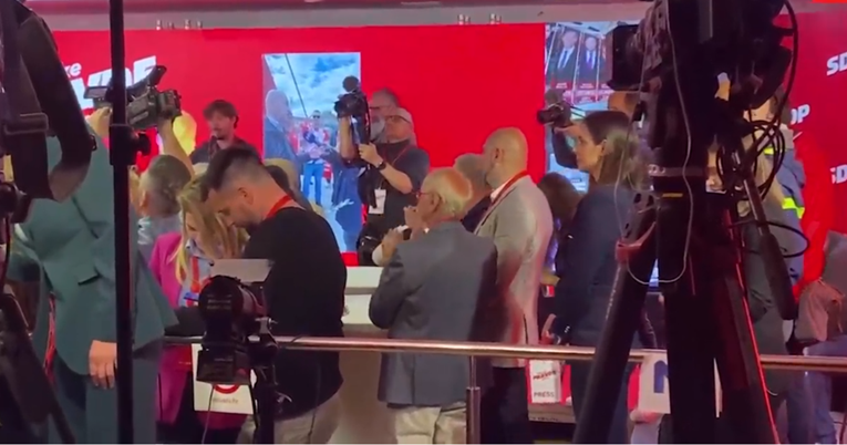VIDEO SDP-ovci u stožeru slušaju Bellu Ciao, pogledajte atmosferu