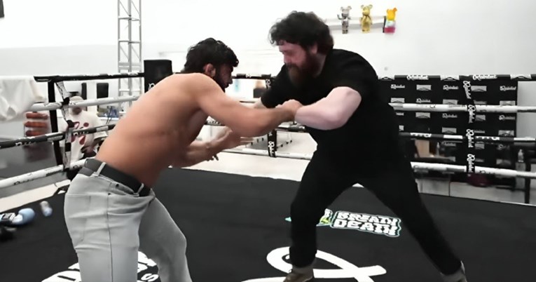 UFC borac hrvao s puno većim influencerima jednu minutu i zaradio 40.000 dolara